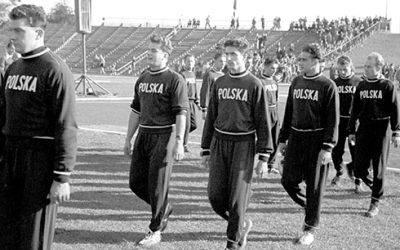 Reprezentanci Polski podczas meczu lekkoatletycznego Polska – Norwegia w 1955 r. Fot. Tadusz Drankowski / PAP
